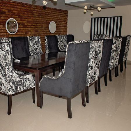 Savannah Guest House ポロクワネ エクステリア 写真