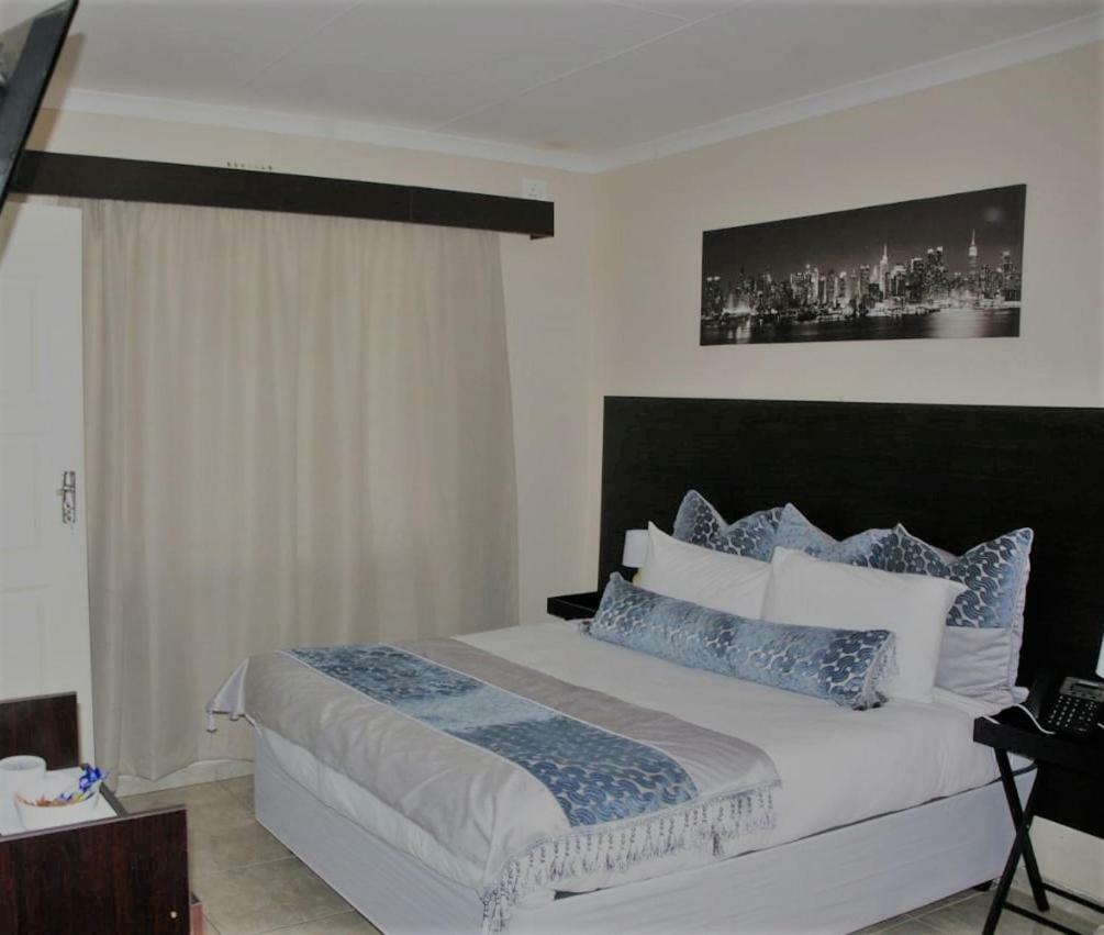 Savannah Guest House ポロクワネ エクステリア 写真